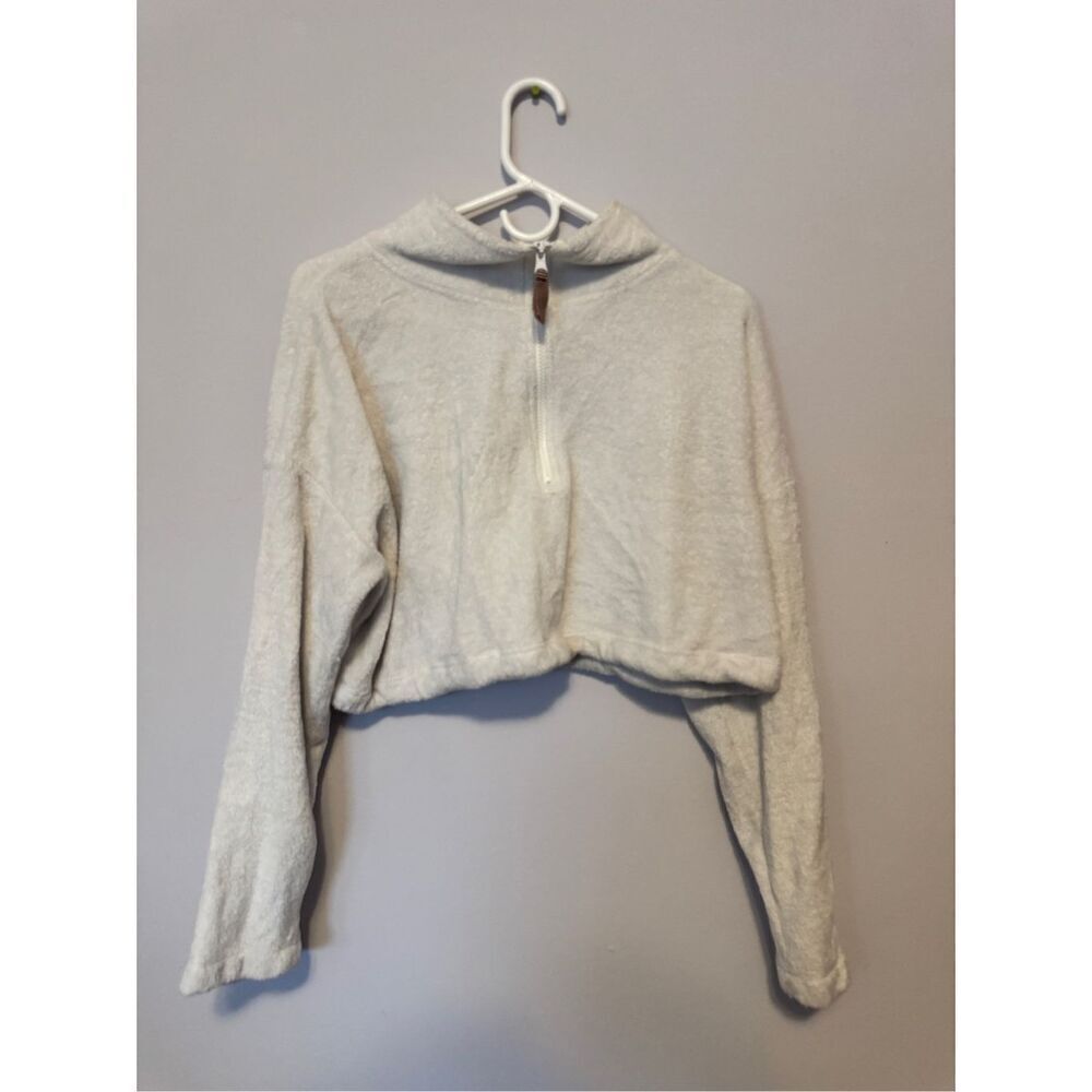 Urban Outfitters Women Fluffy Mock Neck Cropped Sweater Sz Medium‎